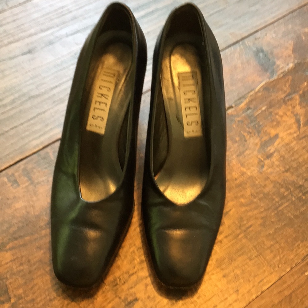 Nickels Black leather pumps size 5 1/2